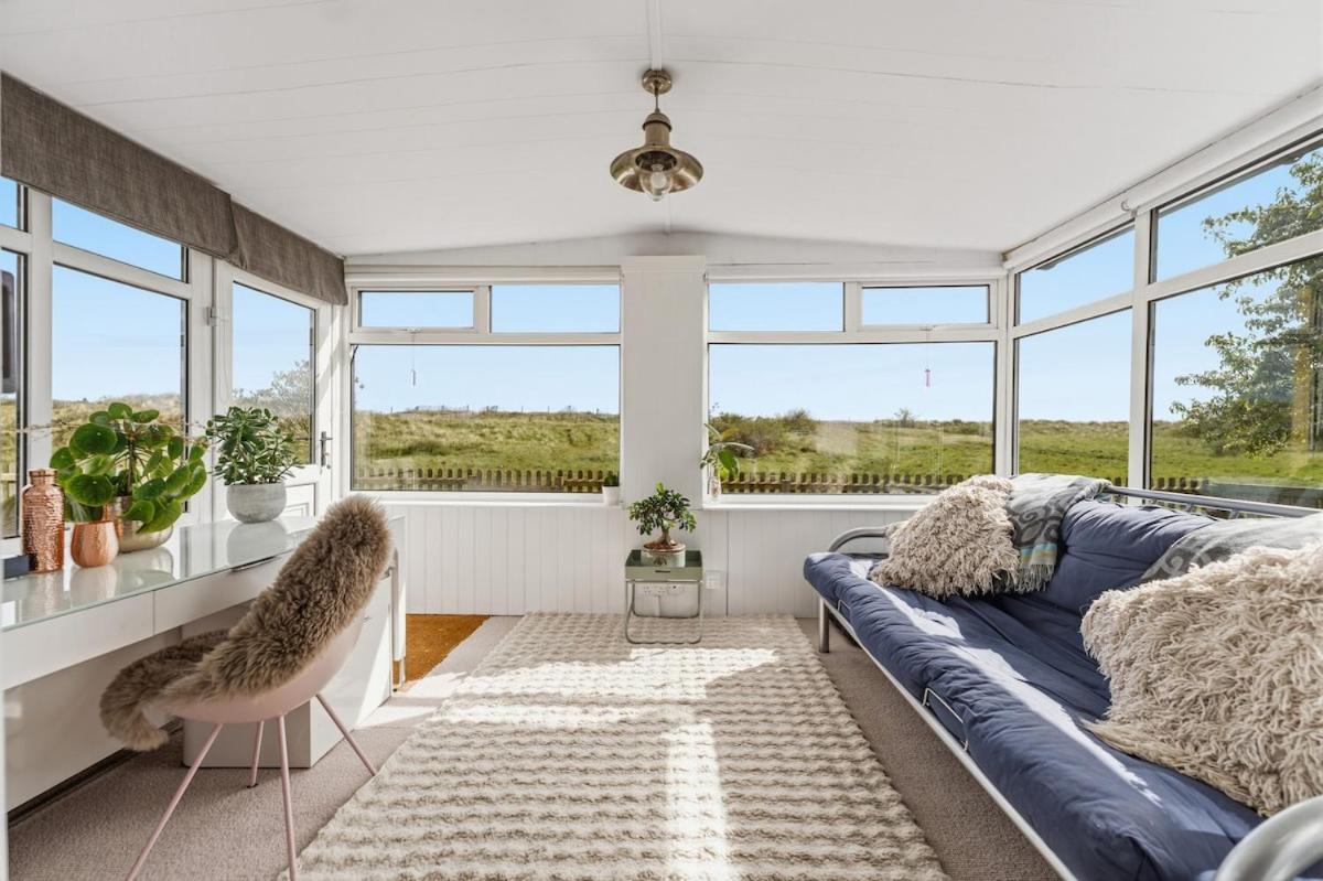 Beach House with direct access to the beach - B&B Humberston