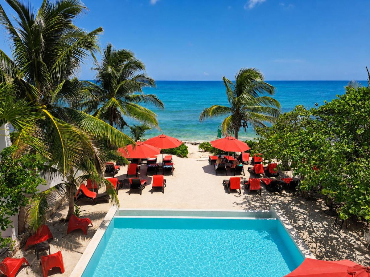 Beachside Bliss Modern 3Story Villa with Deck and Grill - B&B Akumal