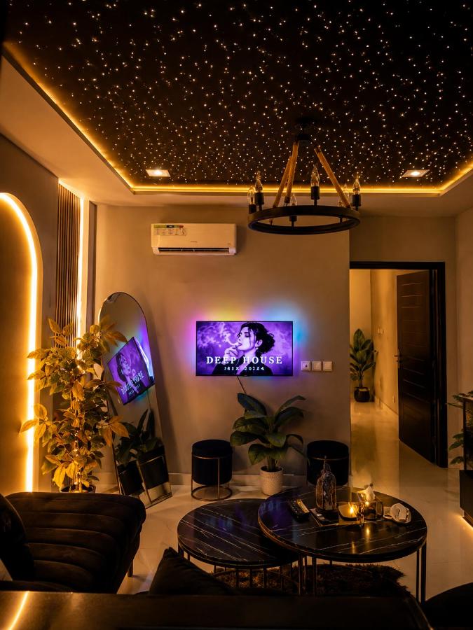 Premium 1BHK with Gym, Cinema & Premium and Cozy Stay - Bed and Breakfast Lahore