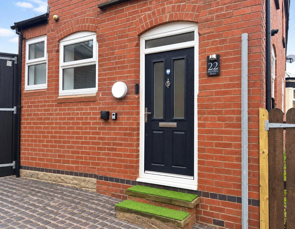 Exquisite Four Double Bed Room House - B&B Nottingham