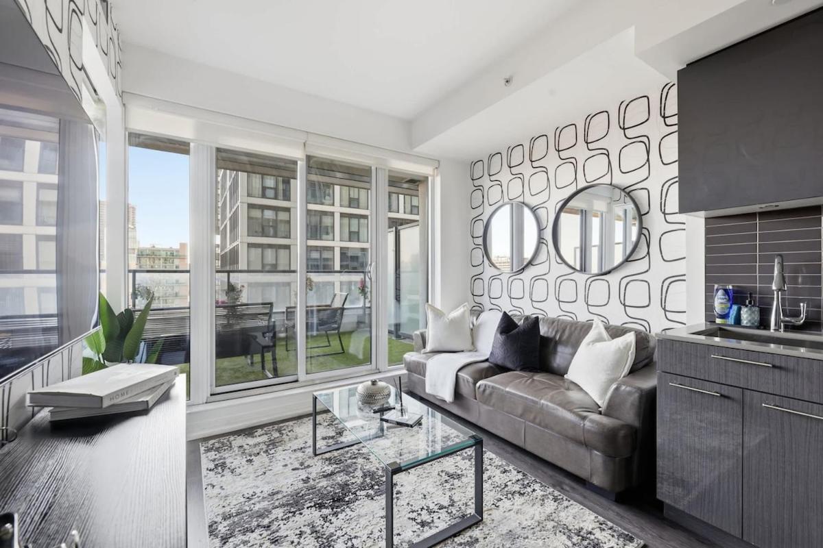 Downtown High-Rise Oasis Stunning City Views - Ferienwohnung Toronto