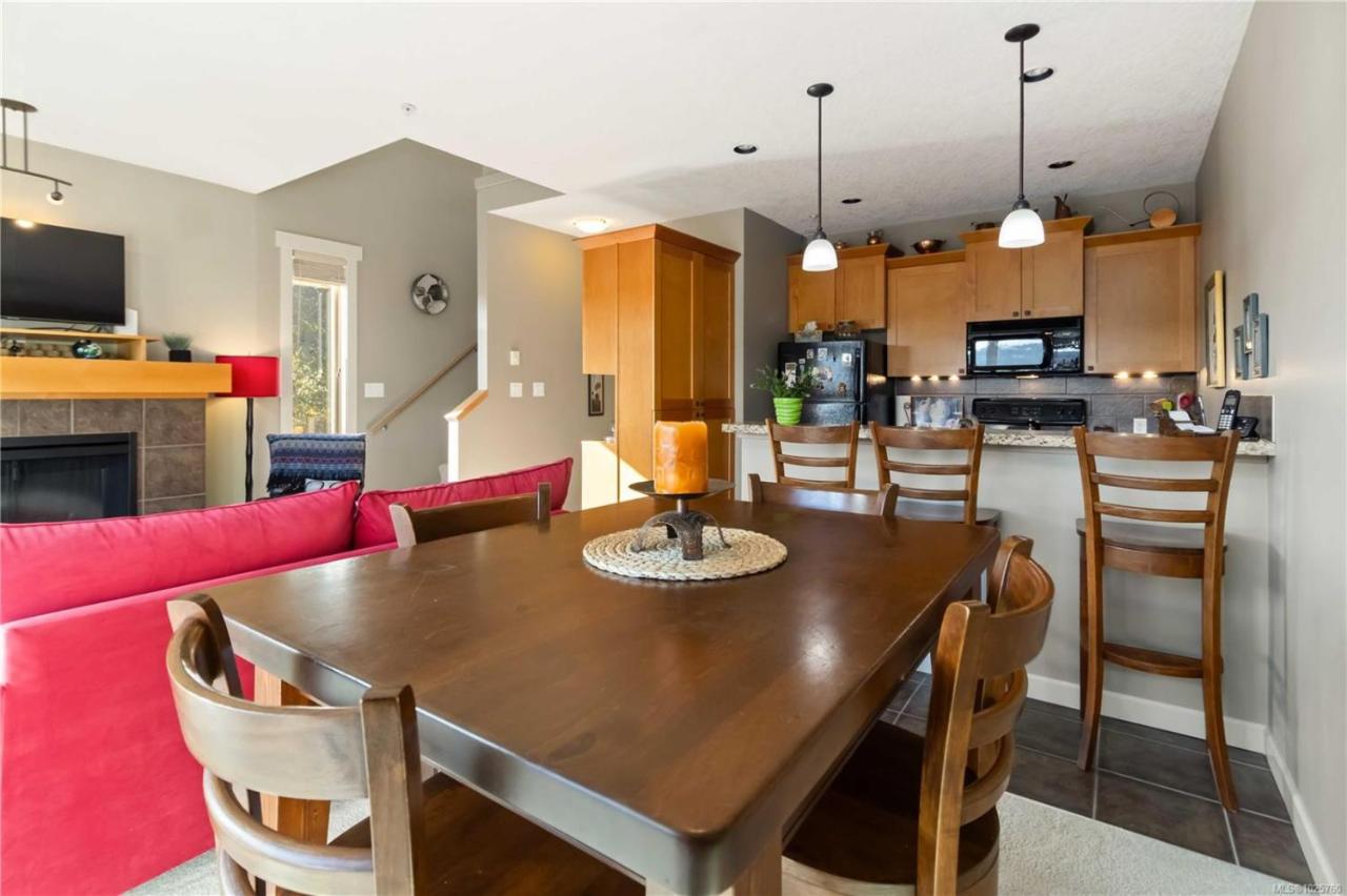 Discovery Townhouse - Pet Friendly - B&B Sooke