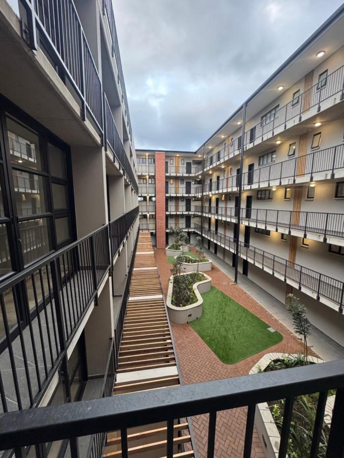 Rosebank Haus- rooftop living, business & leisure - Bed and Breakfast Johannesburg