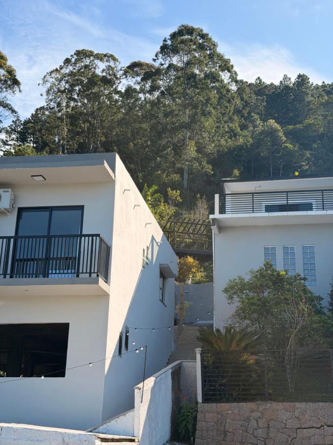 Jollie Loft em Calheiros Governador Celso Ramos - Bed and Breakfast Governador Celso Ramos