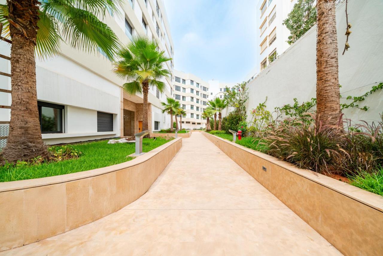 NEW Unique 1BR W, AC 5 Min to Hassan II - Chambres d'hôtes Casablanca