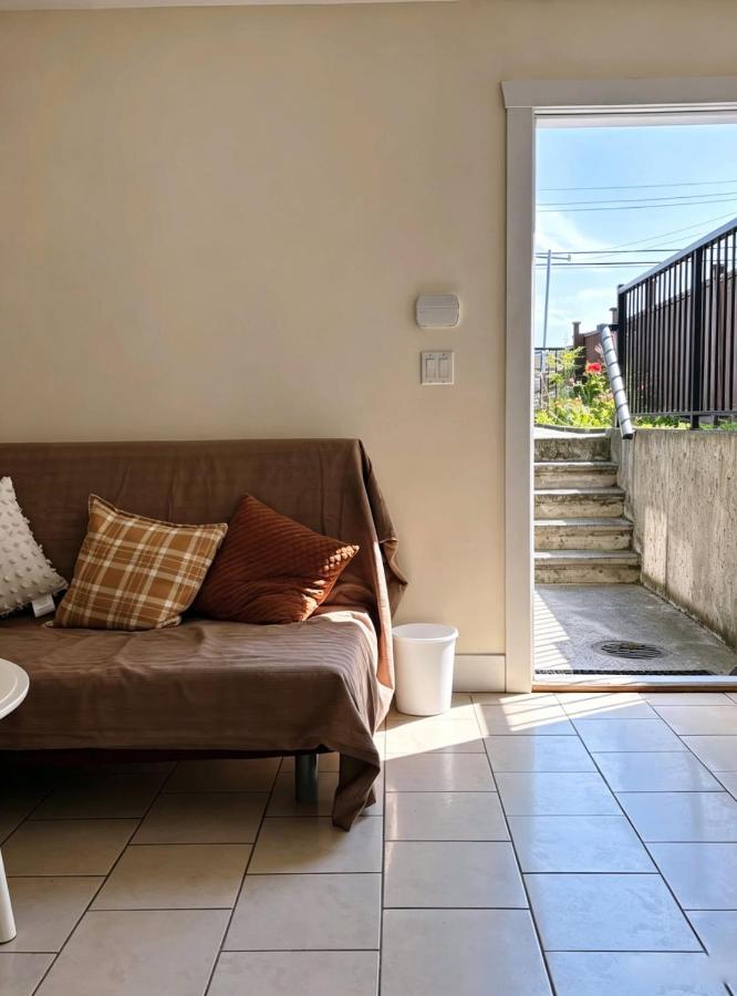 Warm and Cozy 2BR Retreat in Van Free Parking - Chambres d'hôtes Vancouver