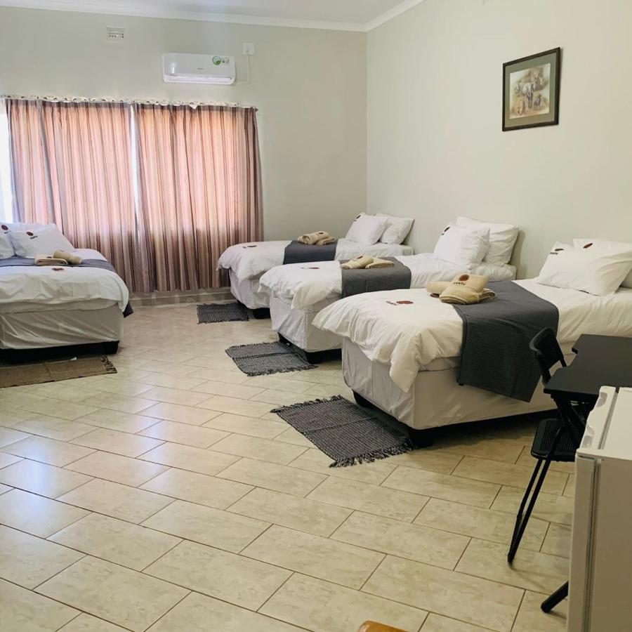 Bantu Guesthouse - Bar & Grill - Ferienwohnung Outjo