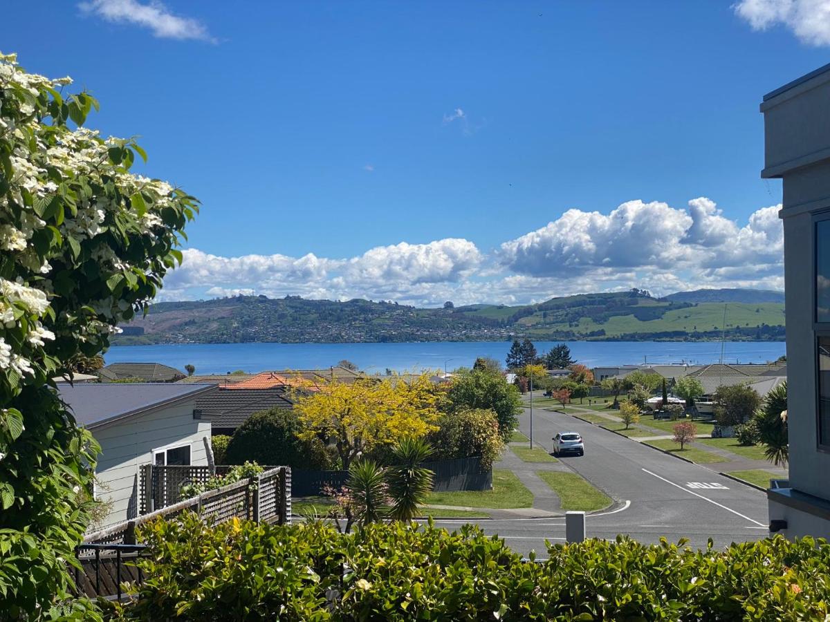 Lake Taupo Holiday Home - B&B Taupo