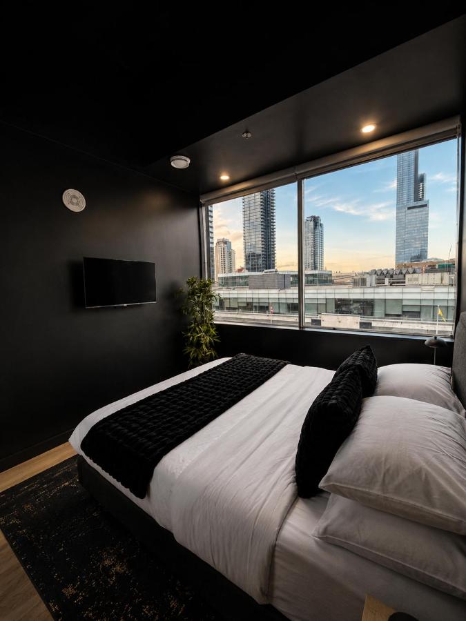 Black Cave Skyline Luxury 1BR UG Parking - B&B Edmonton