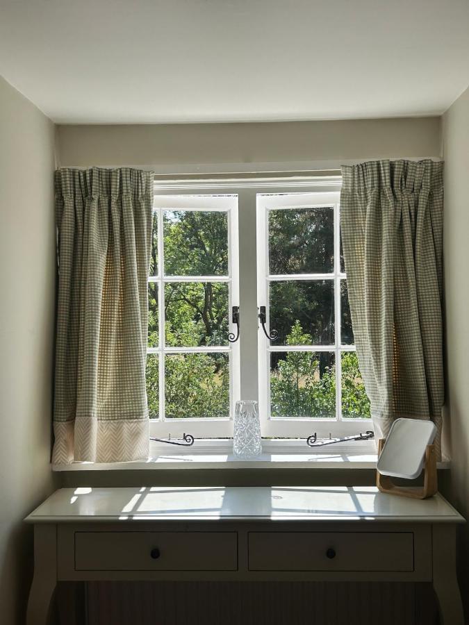 Quintessential Cottage near Stonehenge & Amesbury - B&B Bulford