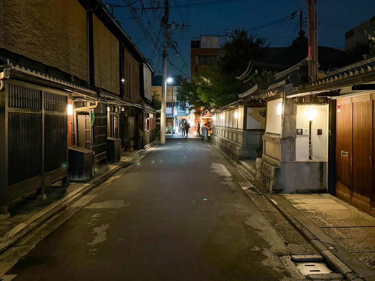 KANETSUNE - Exclusive Heritage Villa in Central Kyoto Temple Grounds - B&B Kyoto