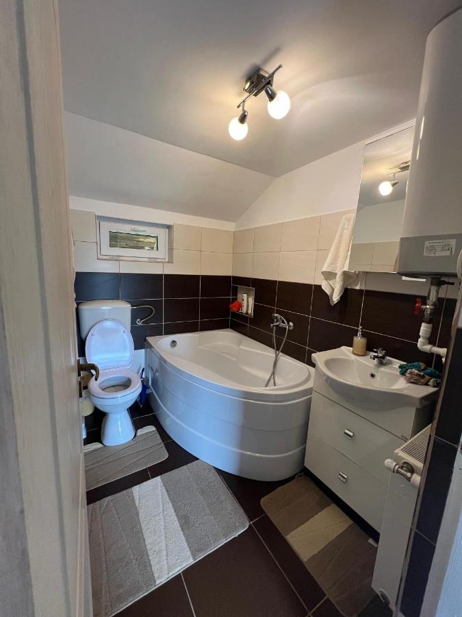 Casuța Sarei - B&B Perșunari