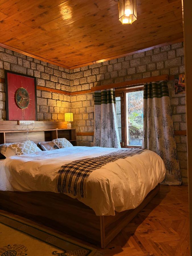 The OakHurst - Bed and Breakfast Manāli