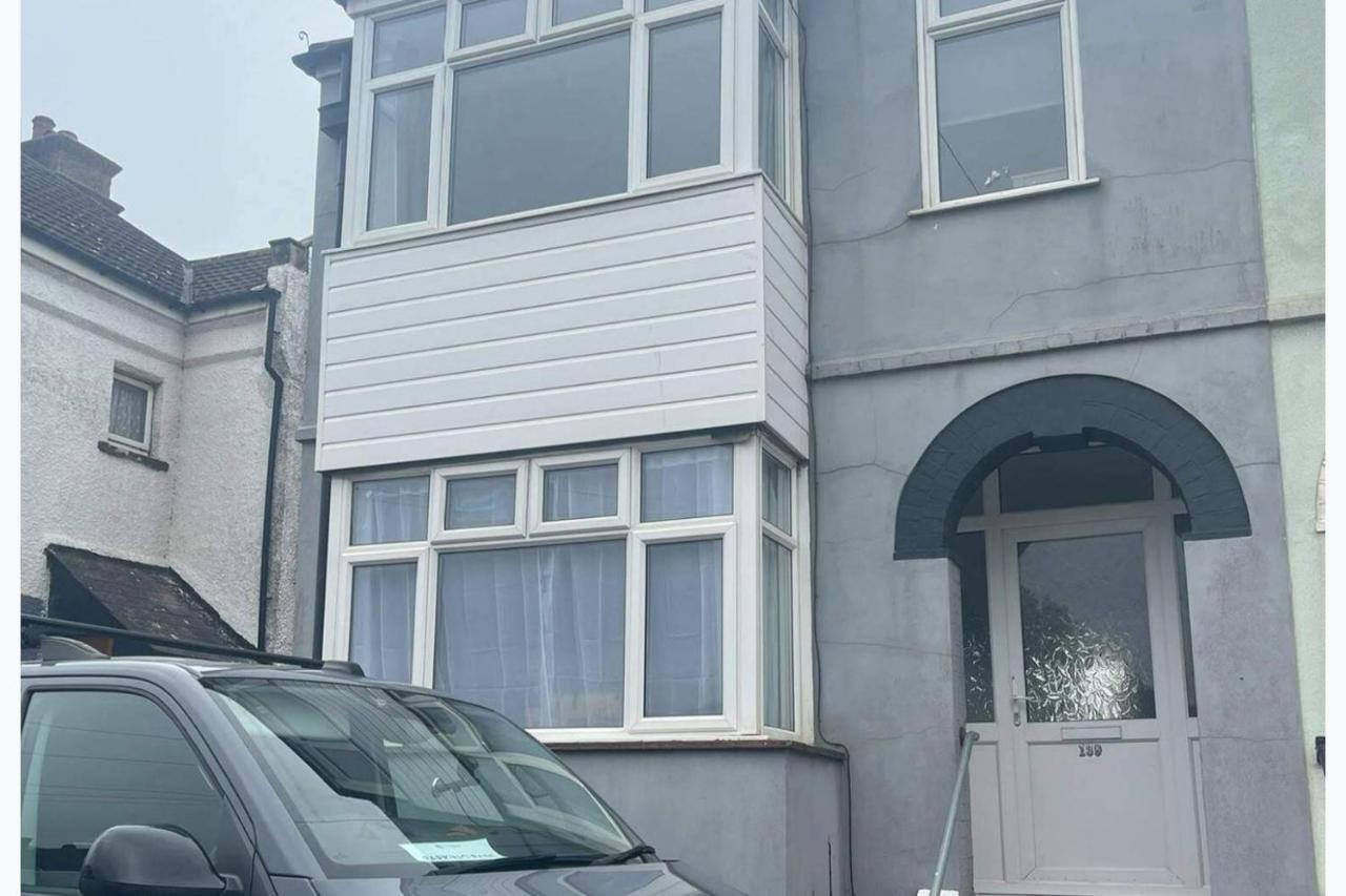 The 139 Sleeps 5 - Garden - Free Parking - B&B Saint Leonards-on-Sea