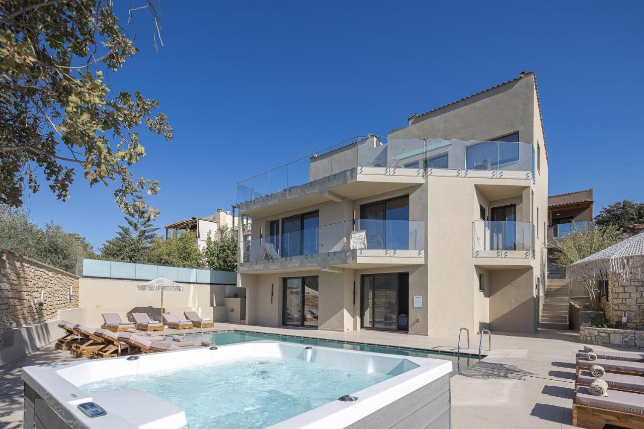 Villa Paradise - Spacious Retreat with Facilities Near Town - Chambres d'hôtes Prinés
