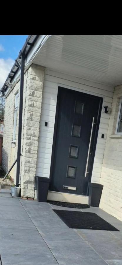 The Moon Stylish Cosy Apartment Near Pontypool - B&B Pontnewynydd