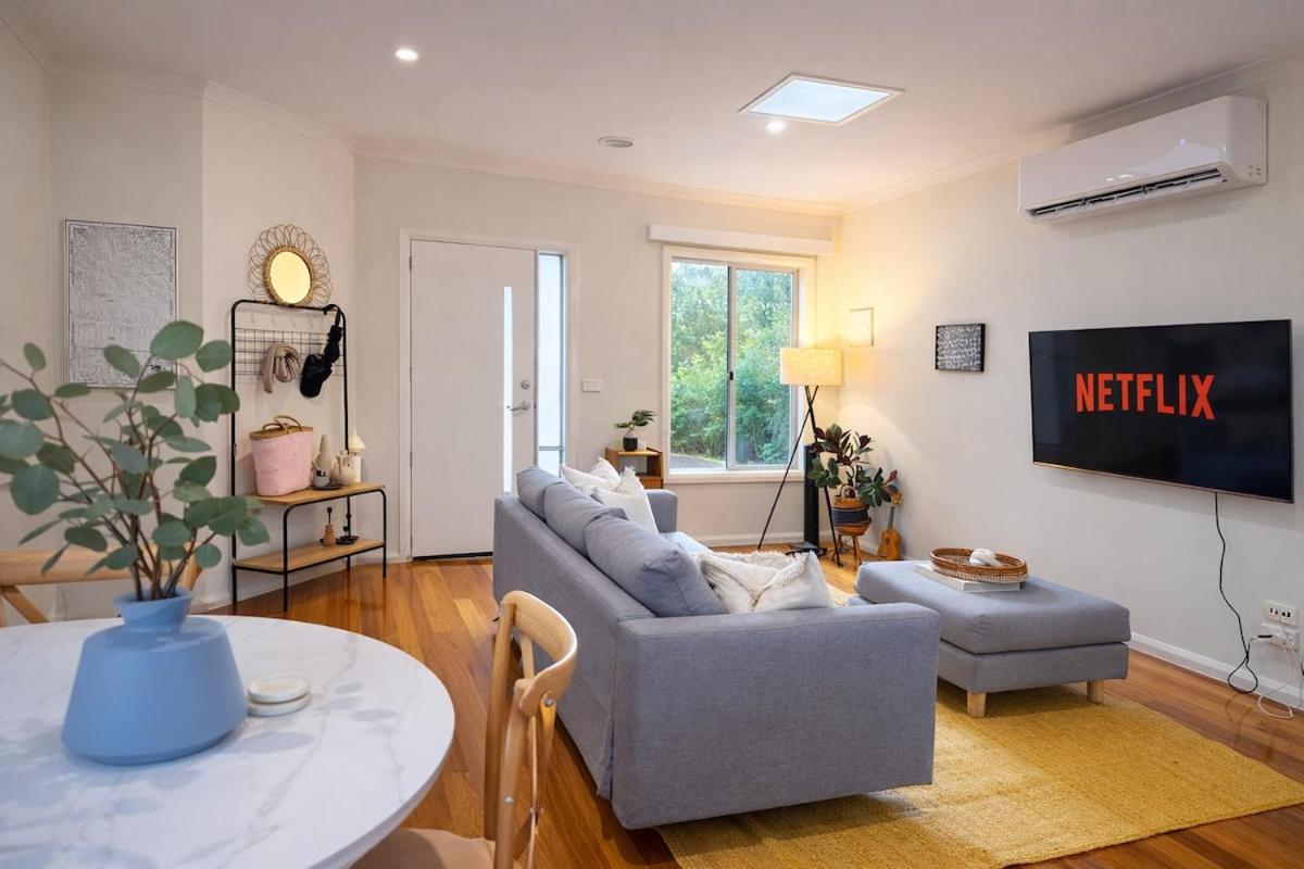 Quiet 2BR Villa | Parking | 15 min Airport & City - Bed and Breakfast Melbourne