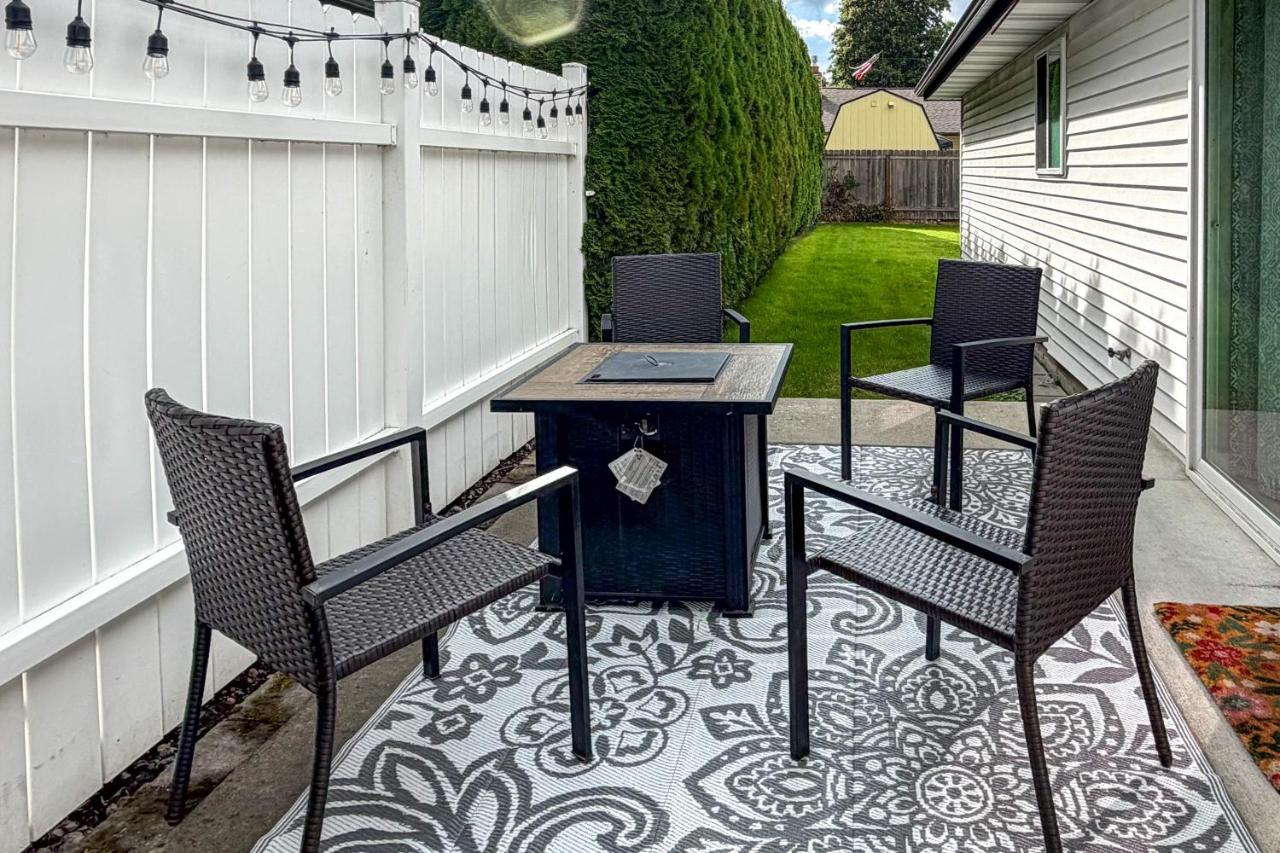 Updated Duplex Home < 1 Mi to Downtown Enumclaw! - Chambres d'hôtes Enumclaw