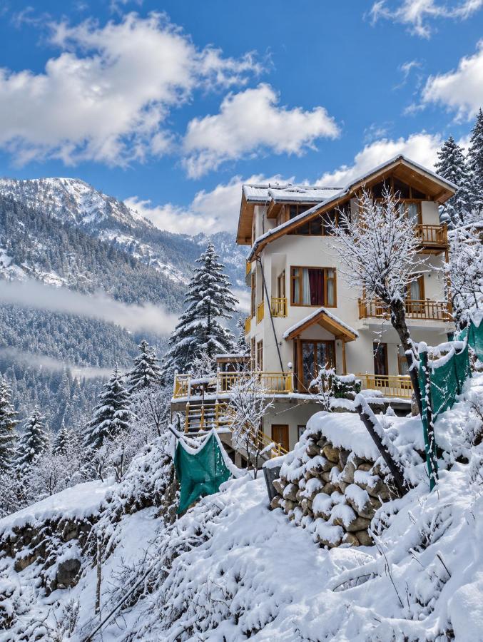 The Woodstock Hotels and Vilaa by Yellow Flower with Free Parking - Bed and Breakfast Jābo