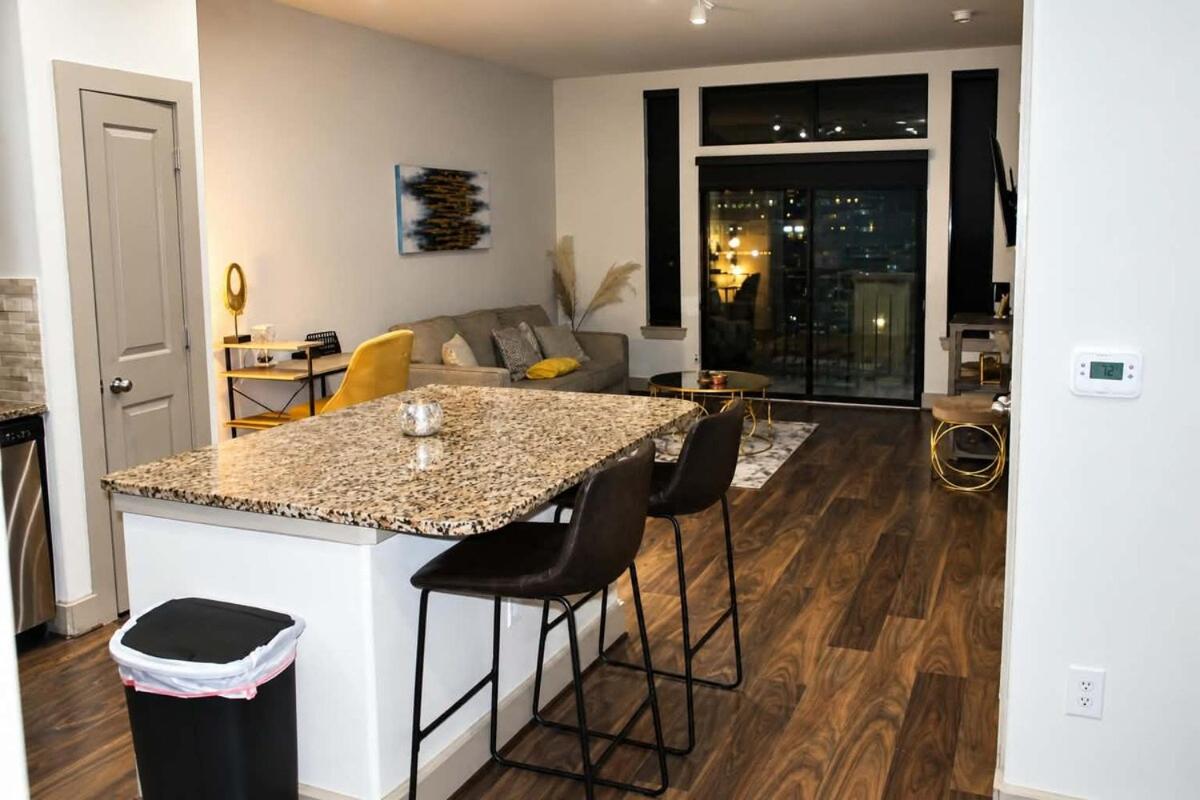 City Lights Luxury Suite - B&B Houston