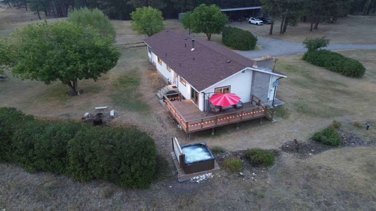 Pine & Peak Hot Tub Private Lake 19 Acres Near Cranbrook - B&B Bull River