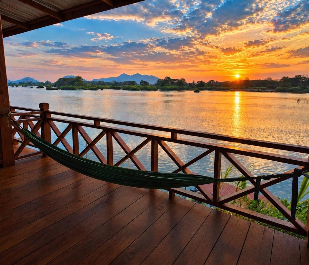 DONDET Vixay Sunset And River View