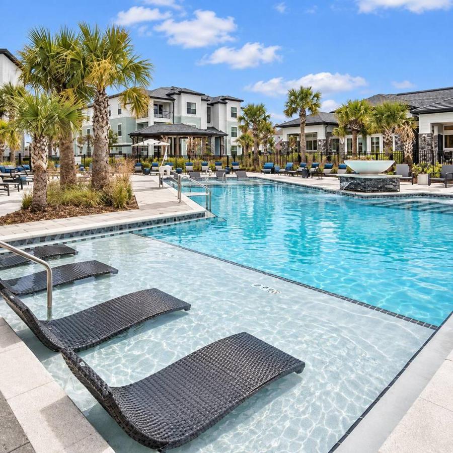 3 Bedroom Family Suite with Games & Pool - B&B Jacksonville