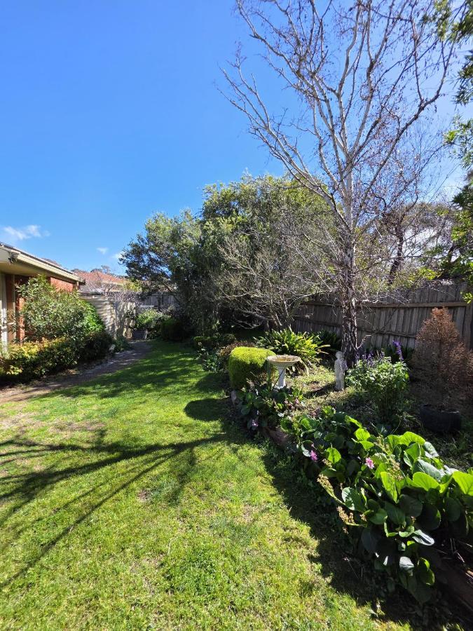 Private Queen room & Garden Retreat in Sunbury - B&B Cinnabar