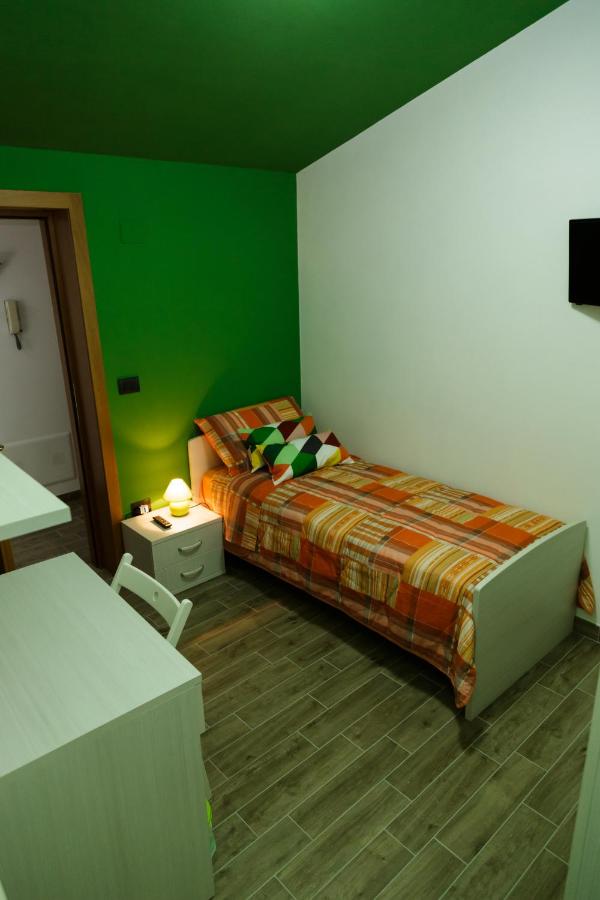 Camera Singola con Bagno Privato Esterno