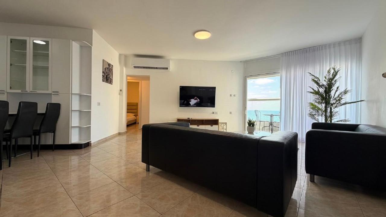 Apartment by the sea 63 c - B&B Bat Yam