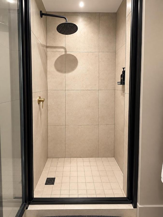 Luxury 1BR Rooftop Pool Near Sandton City - Chambres d'hôtes Johannesbourg
