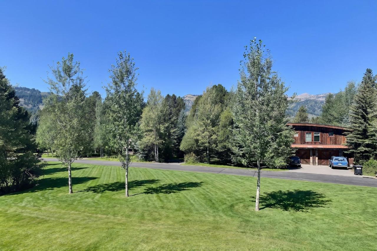 Gorgeous Jackson Hole Condo in Top location with Great Views and Private Deck with Barbeque! - Chambres d'hôtes Wilson