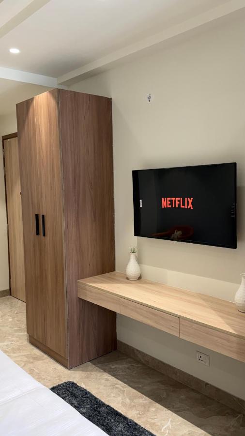 Chic 1BHK Stay near Star Mall, Sector 30 Gurgaon - Bed and Breakfast Gurgaon