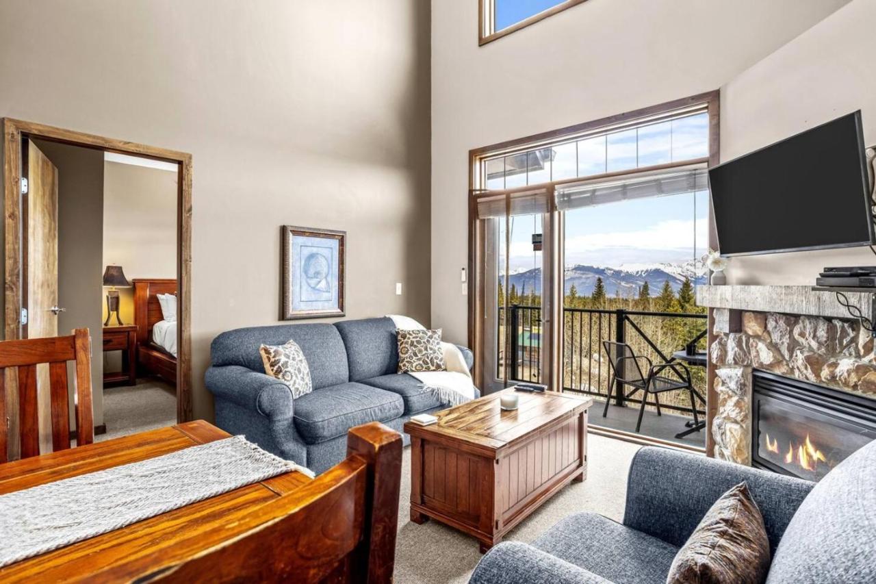 Mountain Loft Ski In Ski Out with Hot Tub - Ferienwohnung Golden