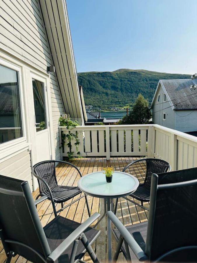 Central 4-bedroom apartment - Aurora - Chambres d'hôtes Tromsø