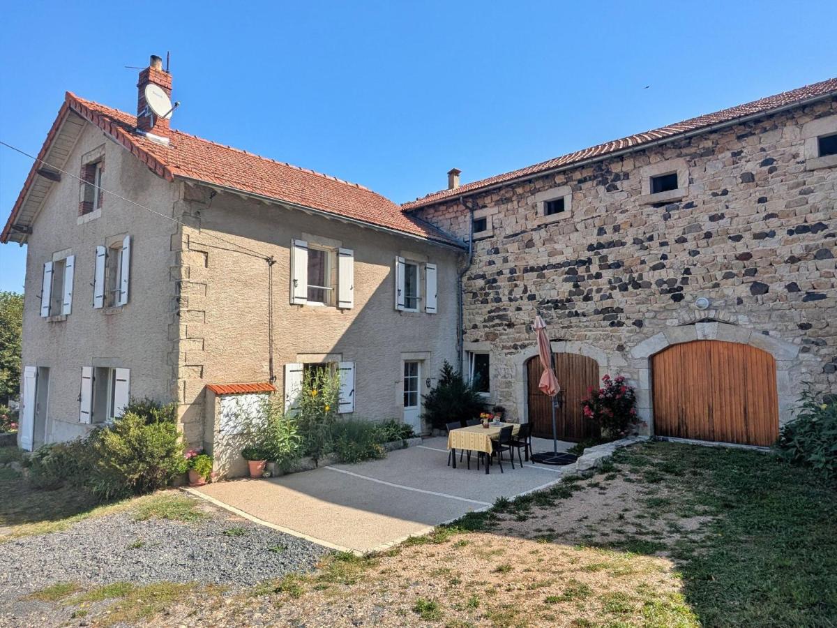 Gîte chaleureux avec cheminée près du Puy-en-Velay, idéal pour familles et séjours professionnels - Chambres d'hôtes Saint-Germain-Laprade