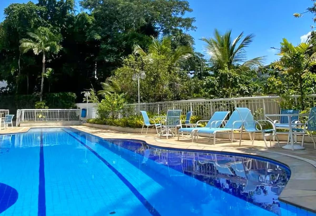 De frente para a praia da Barra (Pepê) com varanda - B&B Rio de Janeiro
