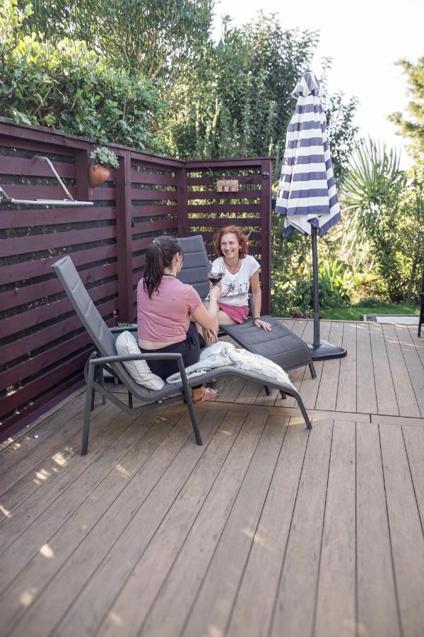 Luxury Stay - Parrot Nest - Brand New - Bed and Breakfast Tauranga