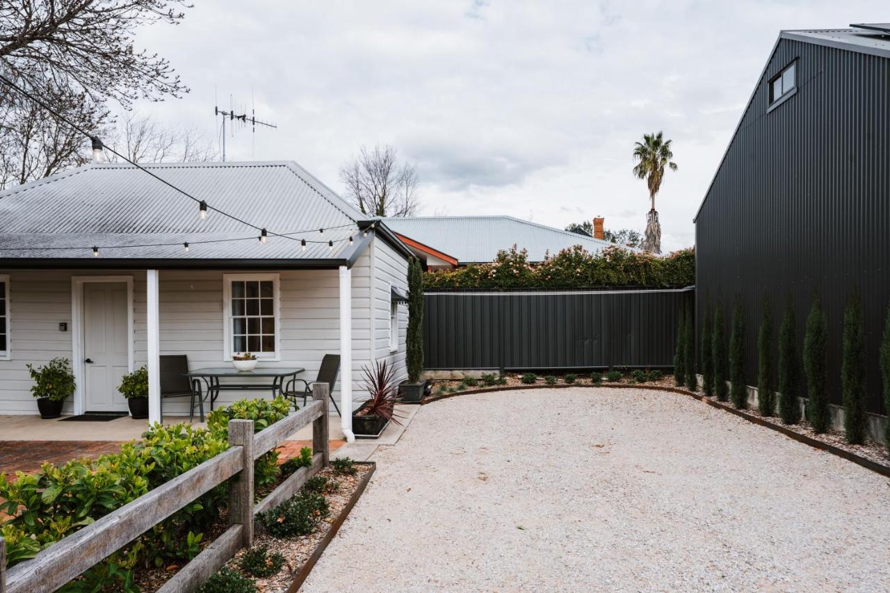 Ash Cottage - Intimate Wine Country Living for Two - Bed and Breakfast Mudgee