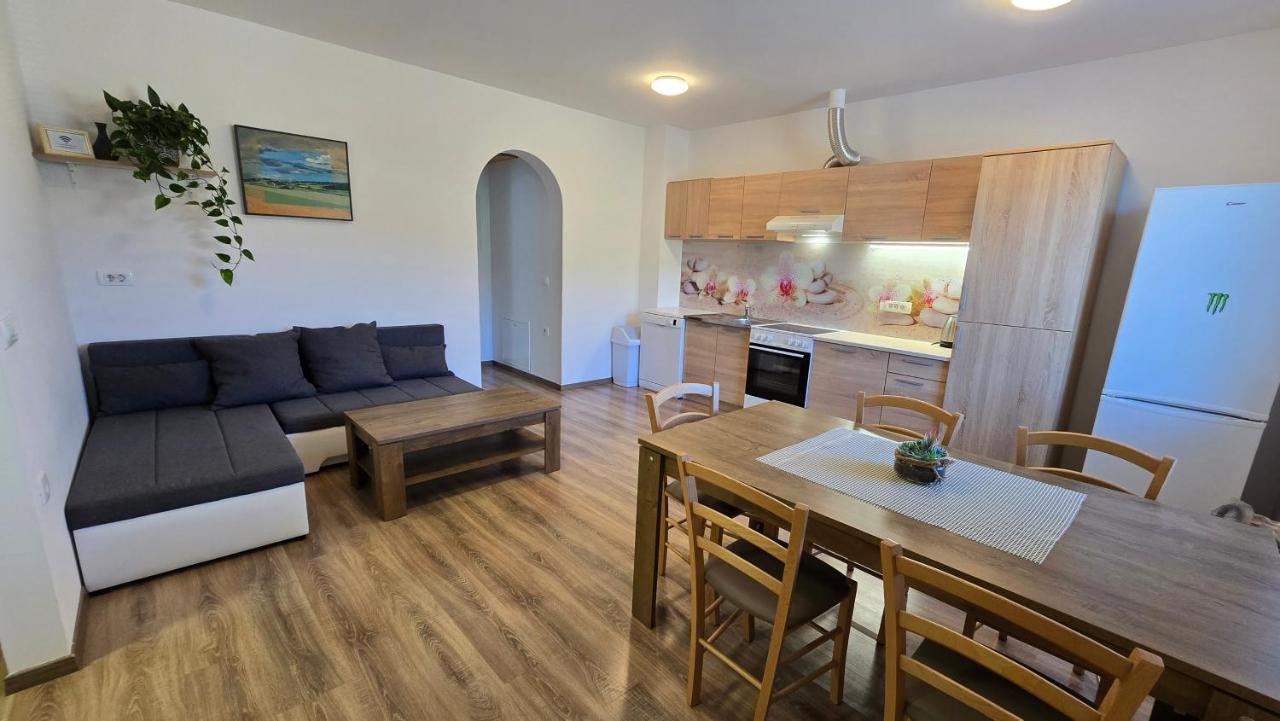 Appartamento con 2 Camere da Letto e Terrazza 