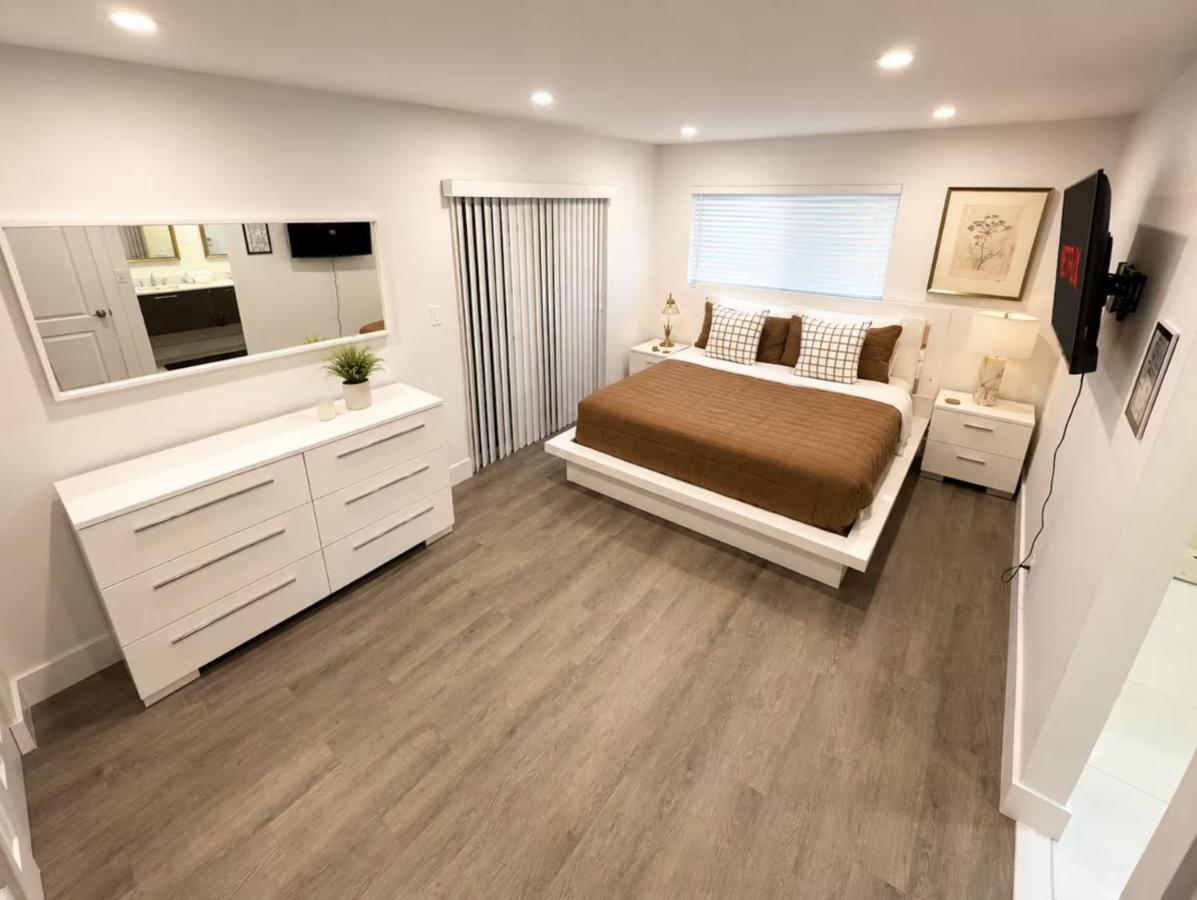 3BR Guitar House with Poker Room near Hard Rock - B&B Fort Lauderdale