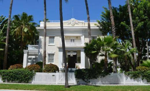 B&B Key West - Weatherstation Inn Circa 1911 - Bed and Breakfast Key West