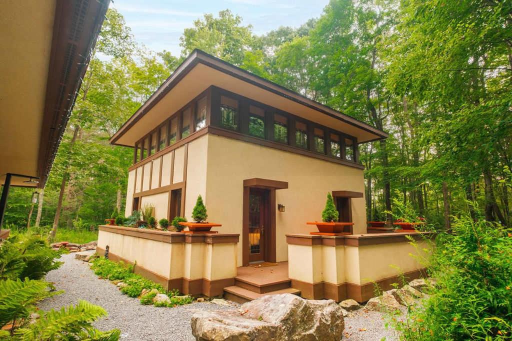 The Frank Lloyd Wright Home @ Deep Creek, MD - B&B Bittinger