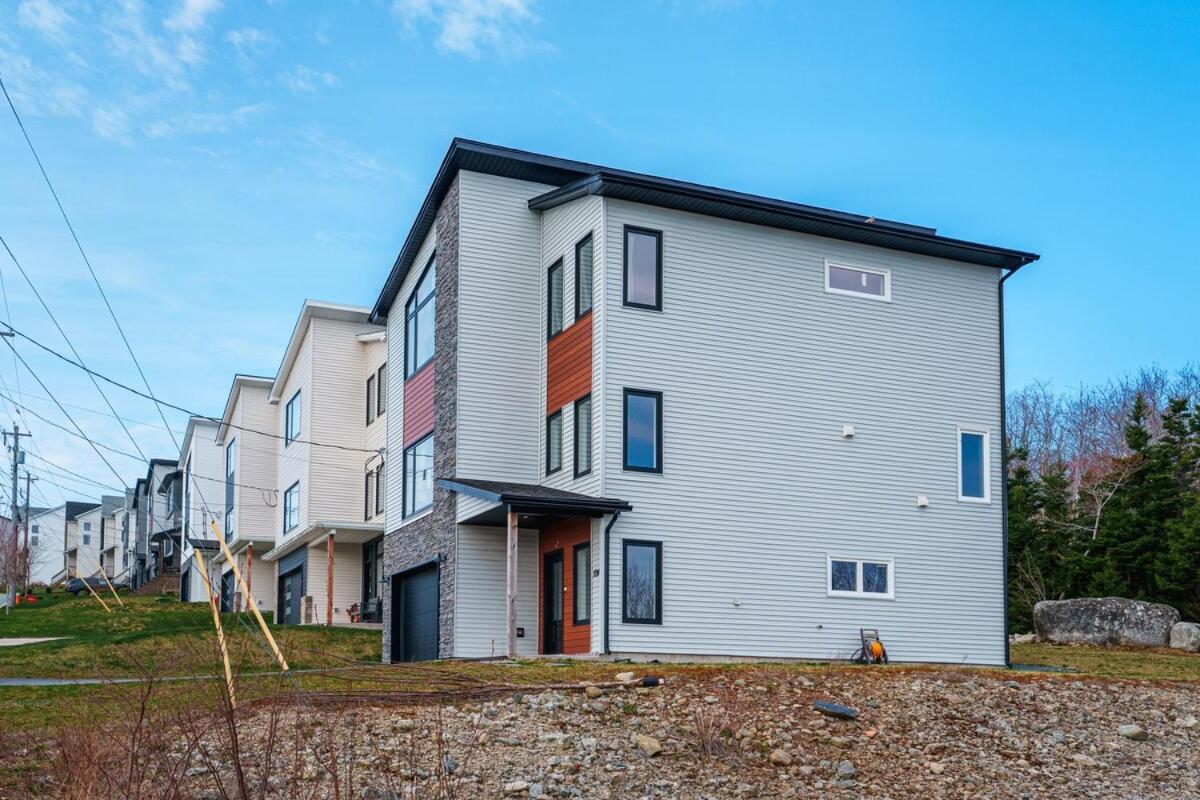 Halifax Getaway in Nature 4-bedroom House - Bed and Breakfast Herring Cove