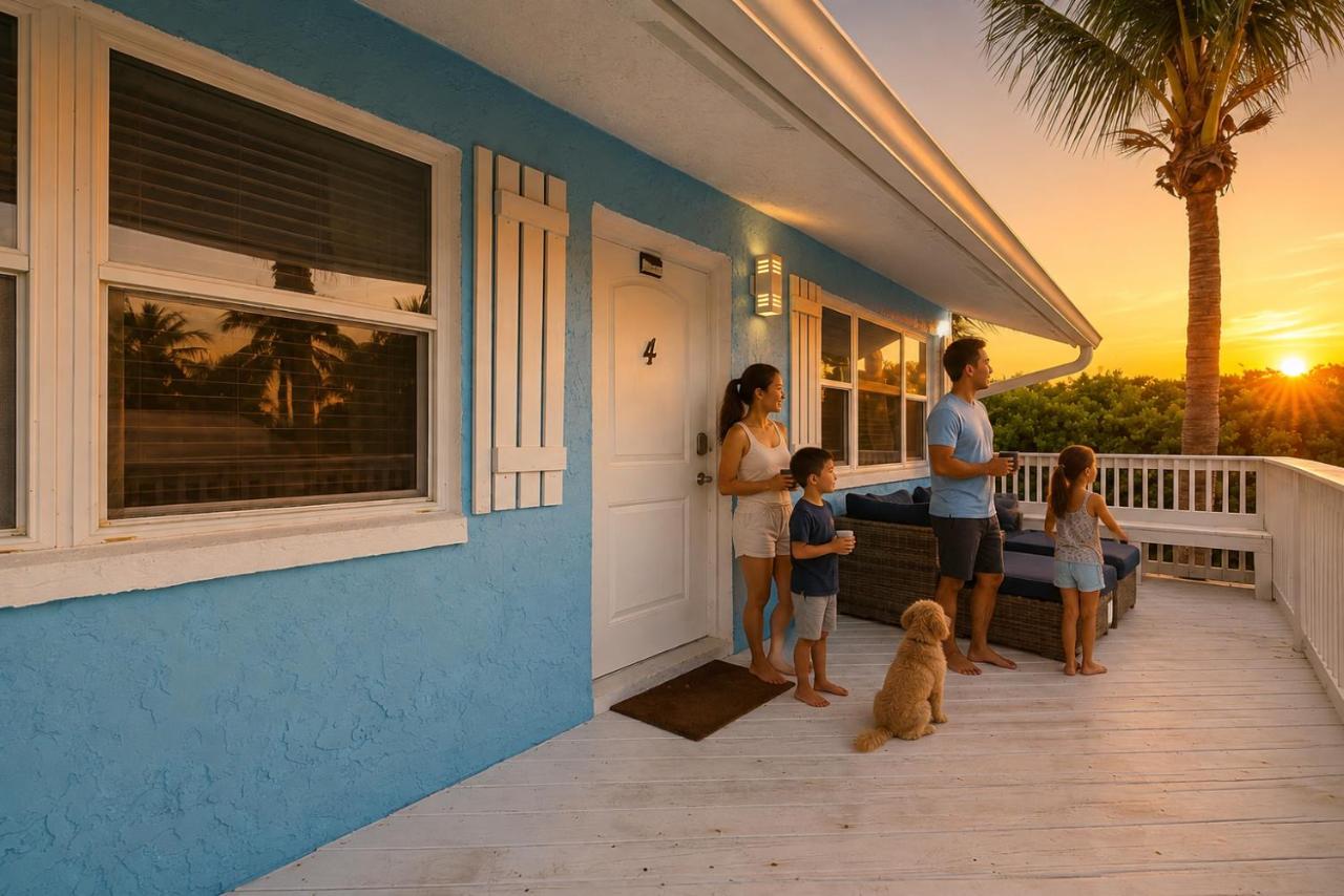 Surf Views 2BR - Sept Specials Now Live! - Bed and Breakfast Fort Pierce