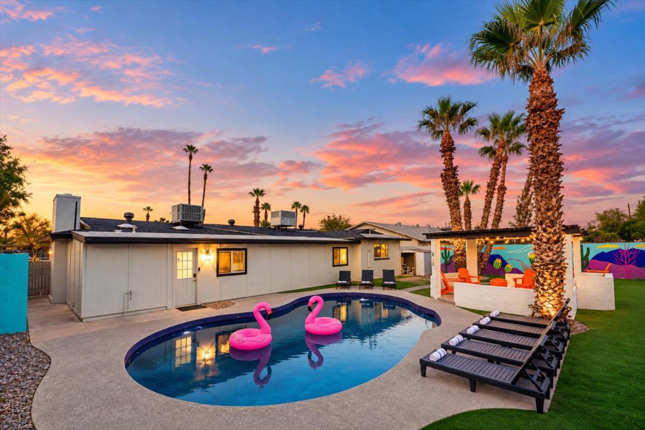 Phoenix Area Retreats 8 Bedroom Pool Home - B&B Mesa
