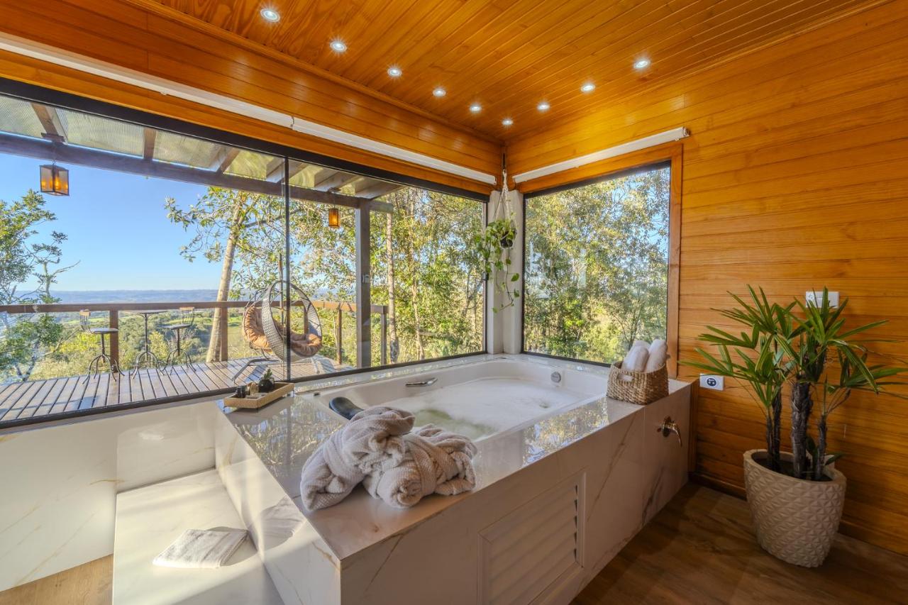 Cabana Romântica na Serra com Hidro, Lareira, Lagos e Trilhas - B&B Bom Retiro