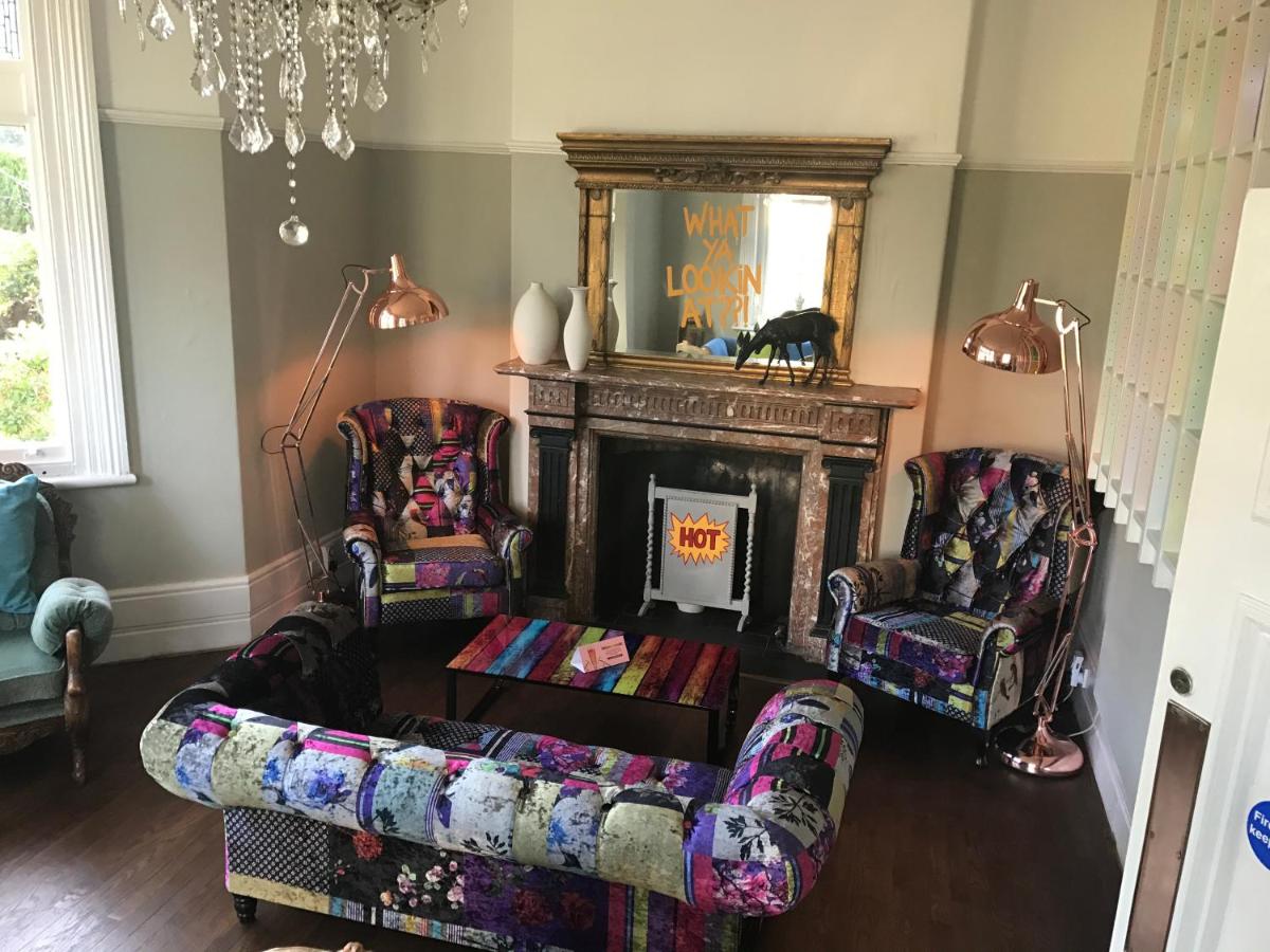 B&B Cardiff - CF Eleven - Bed and Breakfast Cardiff