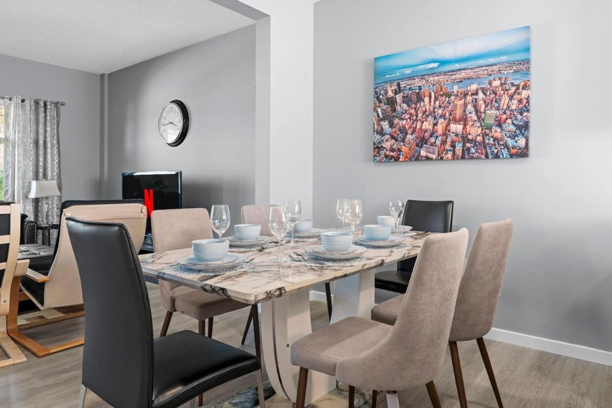 3BHK Close to Airport House 8308 - B&B Edmonton