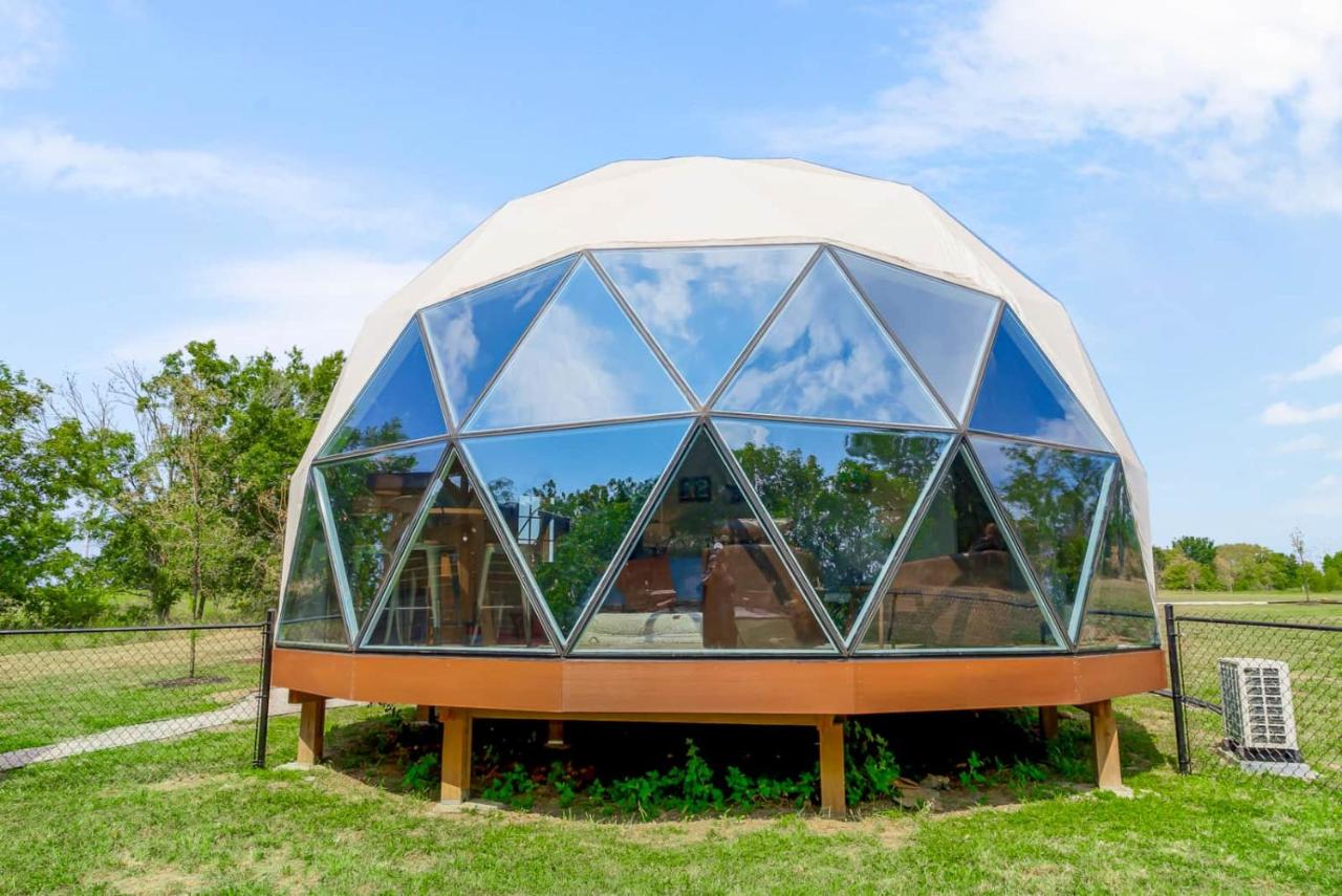 The Fur Seasons - Dog-Friendly Dome w/ Hot Tub - B&B Butler